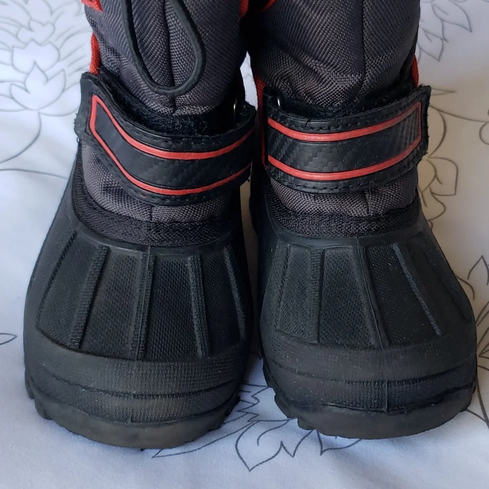 Thermolite Black Snow Boots Kids Size 9